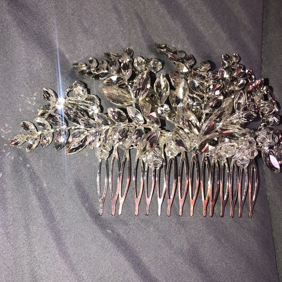 Beautiful headpiece - Picture 2 of 4